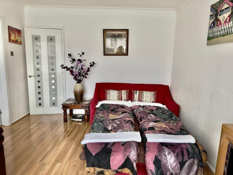 Entire 3 Bedroom House Near City Centre + Free Parking Манчестер Экстерьер фото